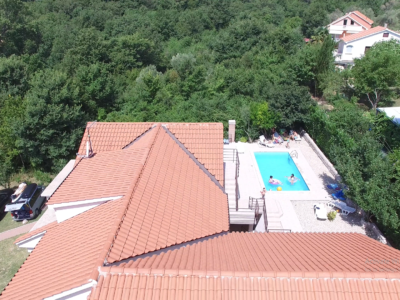 Ground-floor apartment with a pool and fenced yard