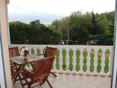 Ground-floor apartment with a pool and fenced yard